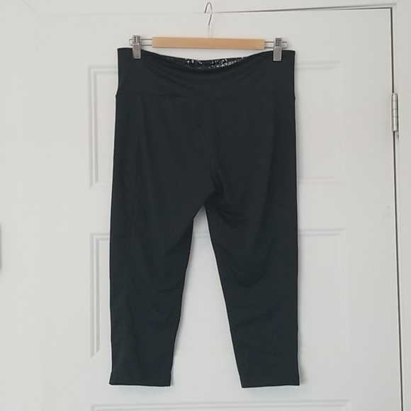 Roxy Athletix 3/4 Sport Leggings - Picture 2 of 6